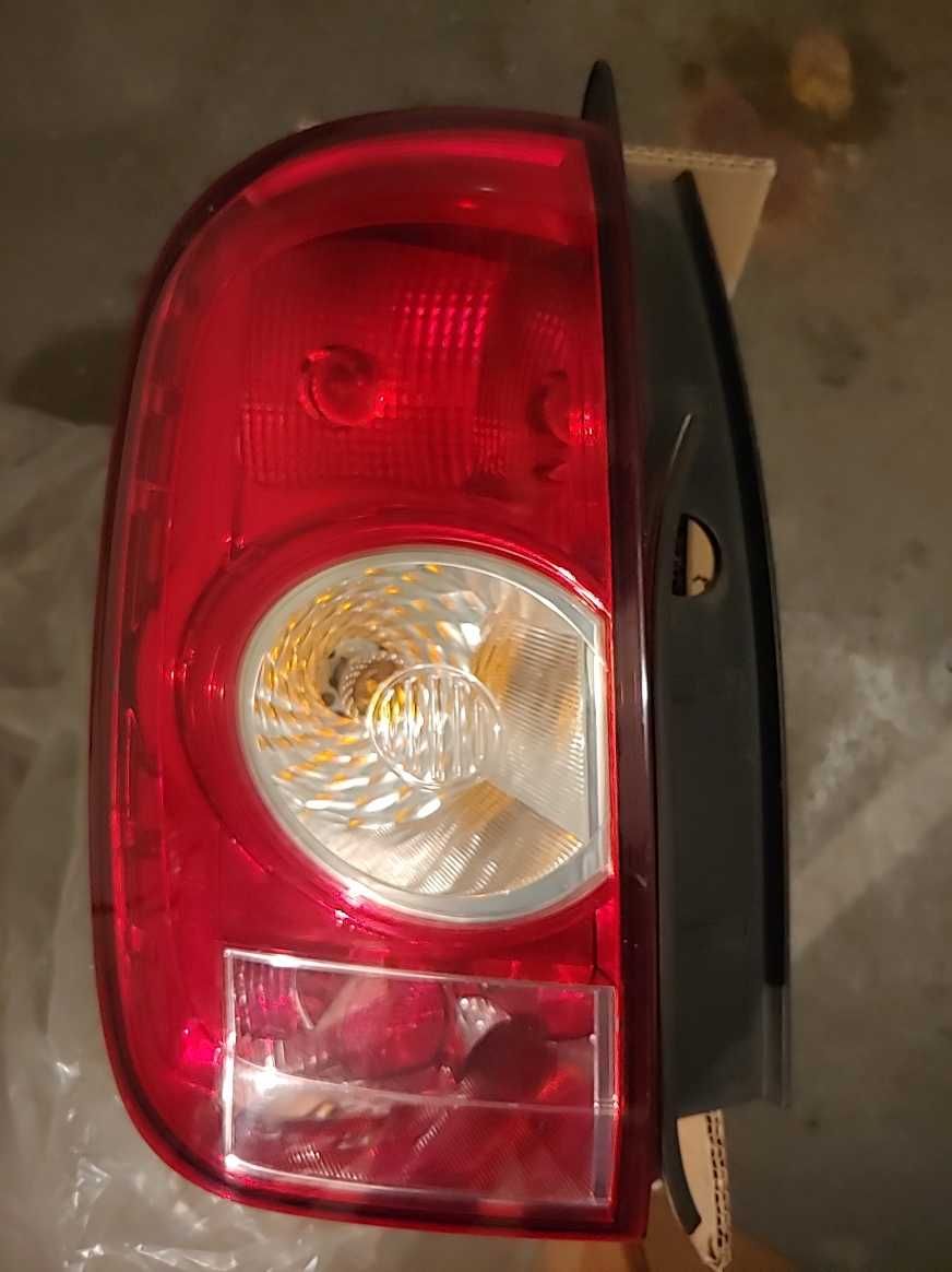 Lampy tylne Dacia Duster 2010 - L lub P
