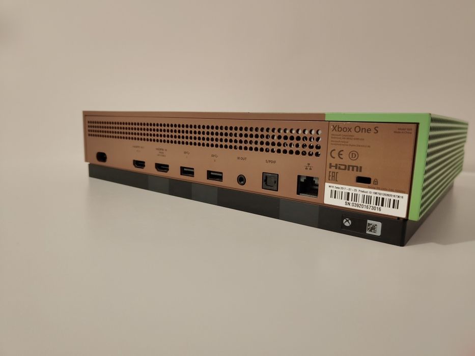 Xbox one s Minecraft Limited Edition