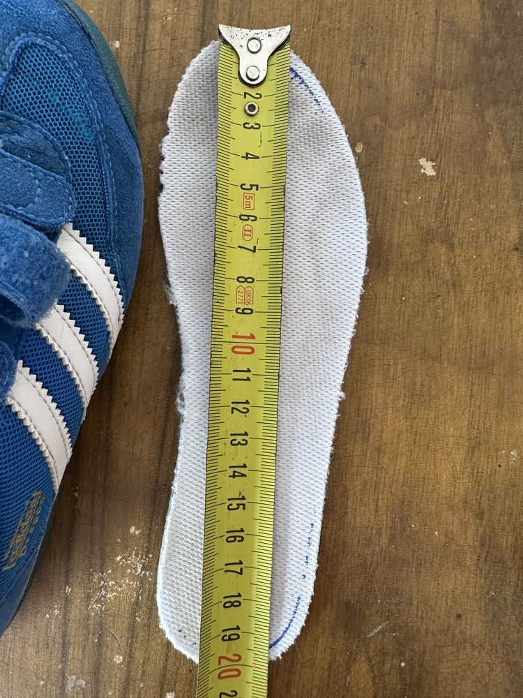 Кроссовки финмы adidas , размер 31 ( 19см стелька)