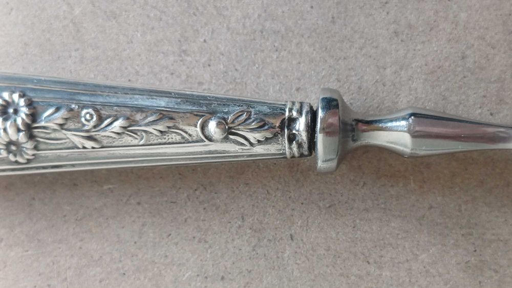 Talheres de prata portuguesa, contrastada.