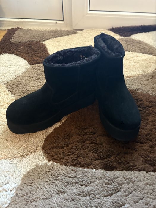 Чорні шкіряні  уггі
