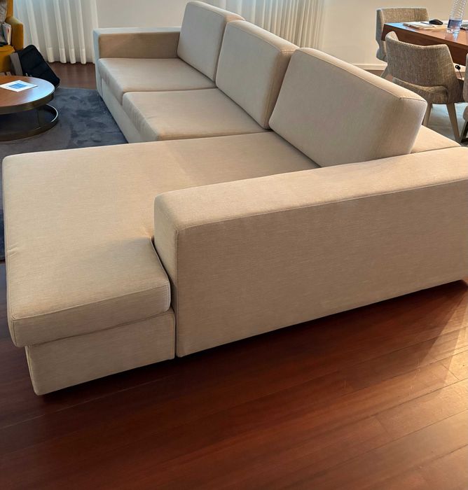 Sofá com Chaise Long Las Kasas