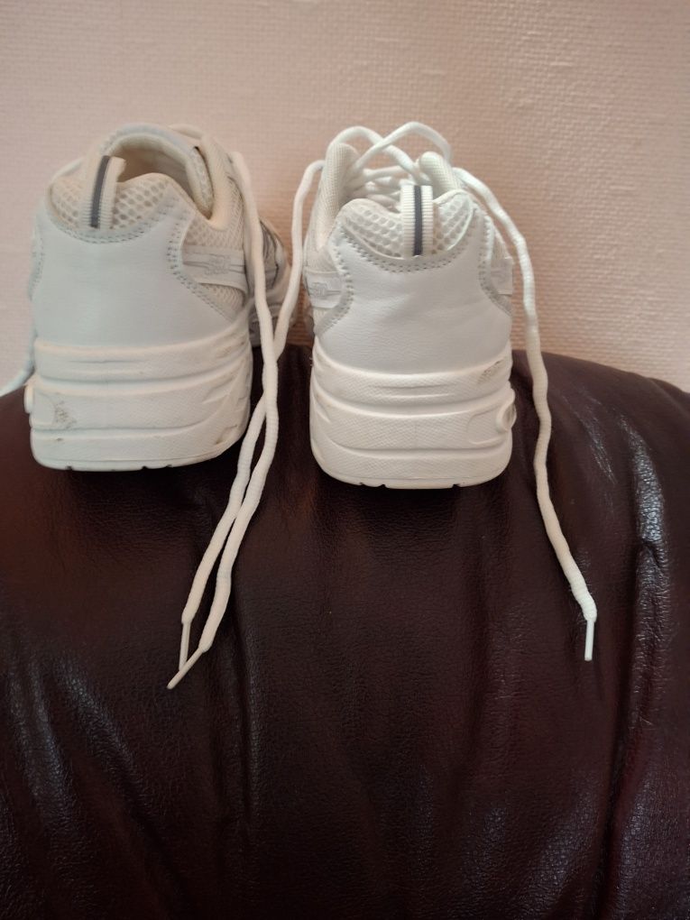 Кроссовки белые new balance 530, р.39