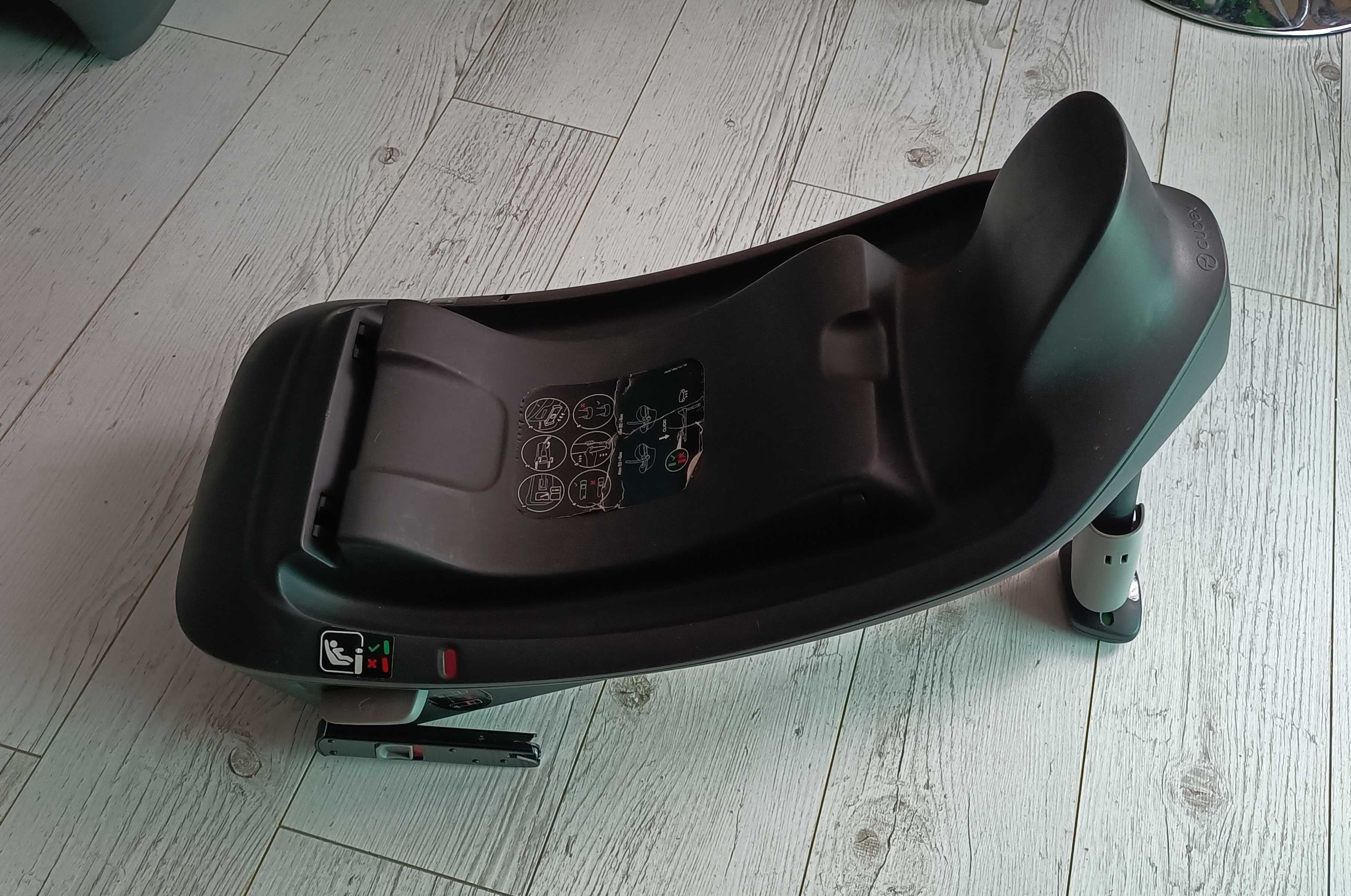 Cybex Aton B2 i-Size z bazą ISO-FIX i Cybex Aton B i-Size Black Friday