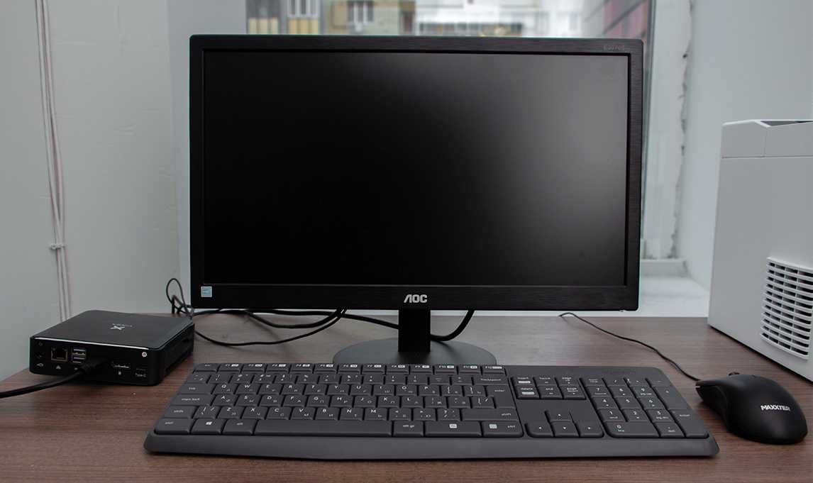 Комп'ютер: Vinga Mini PC V600, монітор 19.5" AOC, клавіатура Logitech