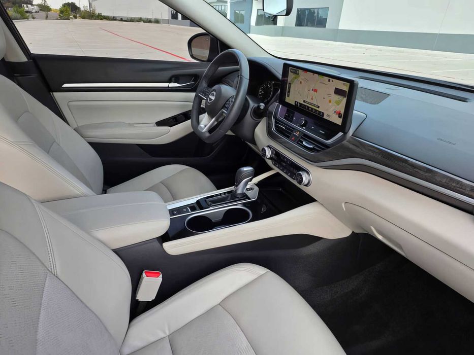 Nissan Altima      2024