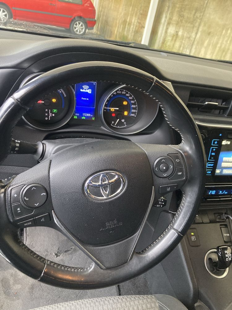 Toyota Auris 1.8 Hybrid ano 2017, Nacional 1 registo