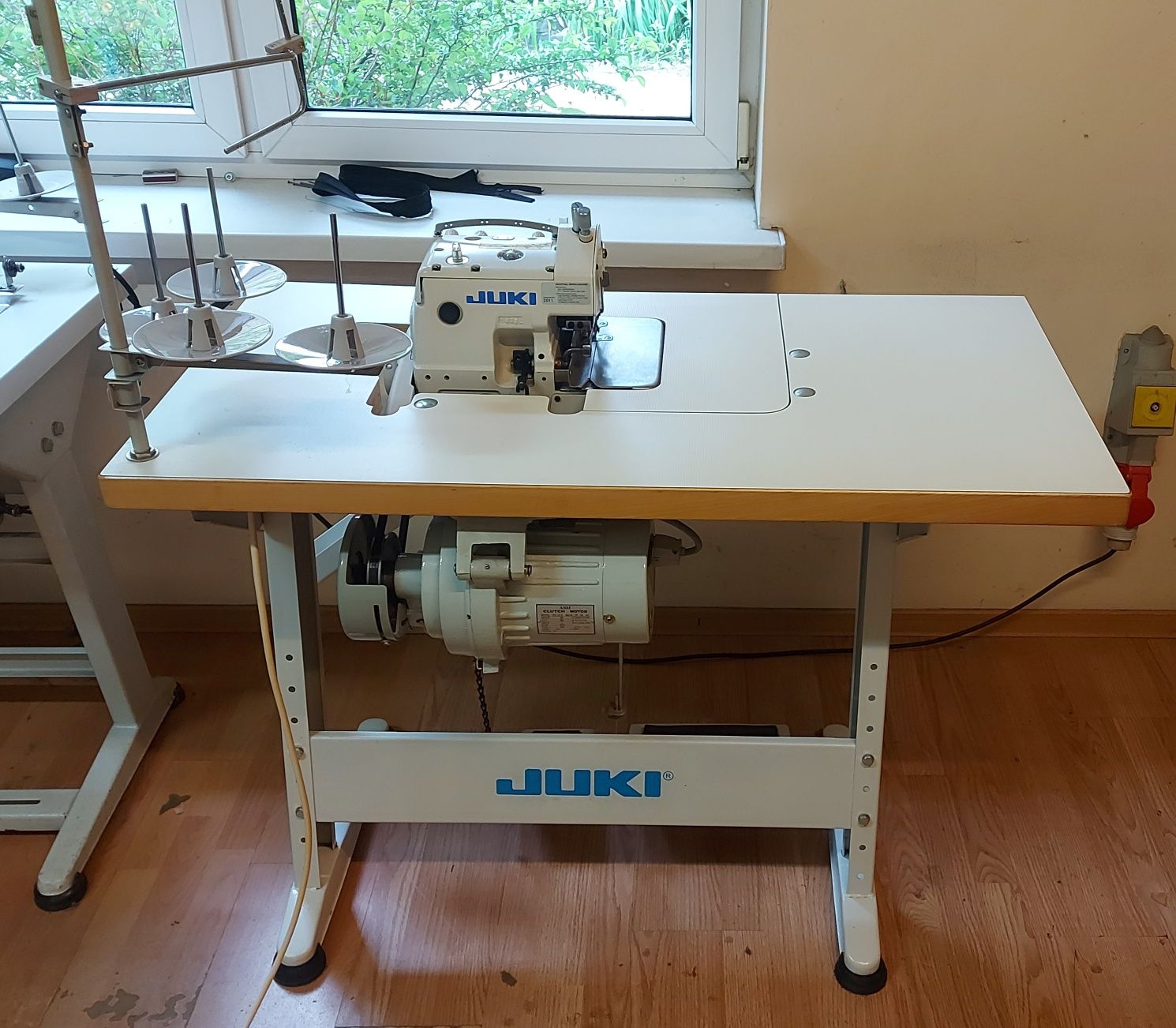 Owerlok Juki MO-6704S 3-nitkow