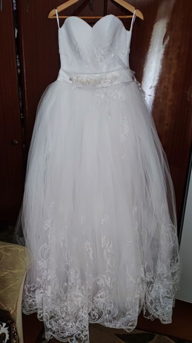 Ніжна весільна сукня