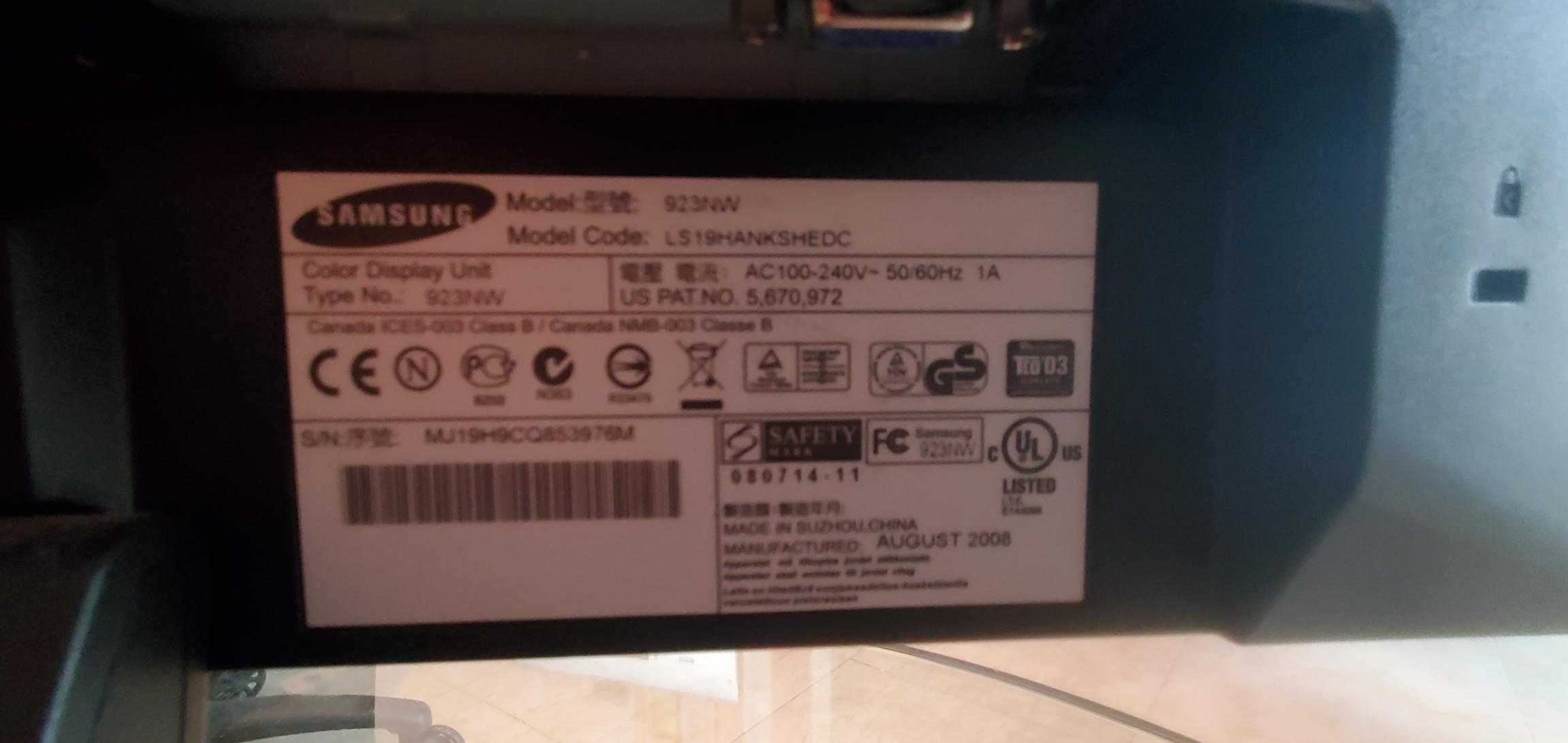 Vendo Monitor VGA Samsung 19'', modelo 923NW. Com cabos incluídos.