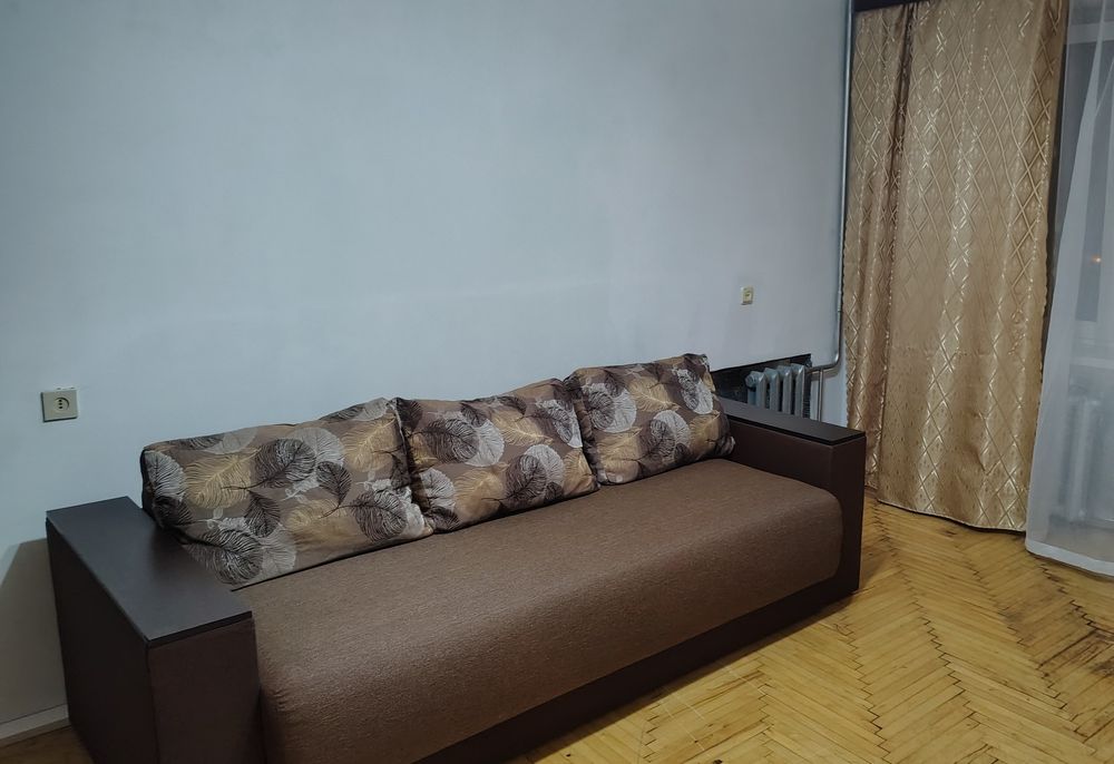 Світла квартира по вул. Пулюя від власника