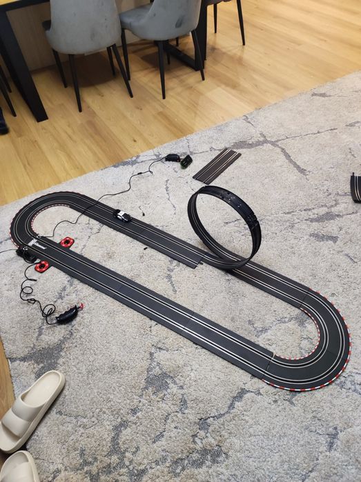 Tor wyścigowy Carrera Go, na dwa auta elektryczny