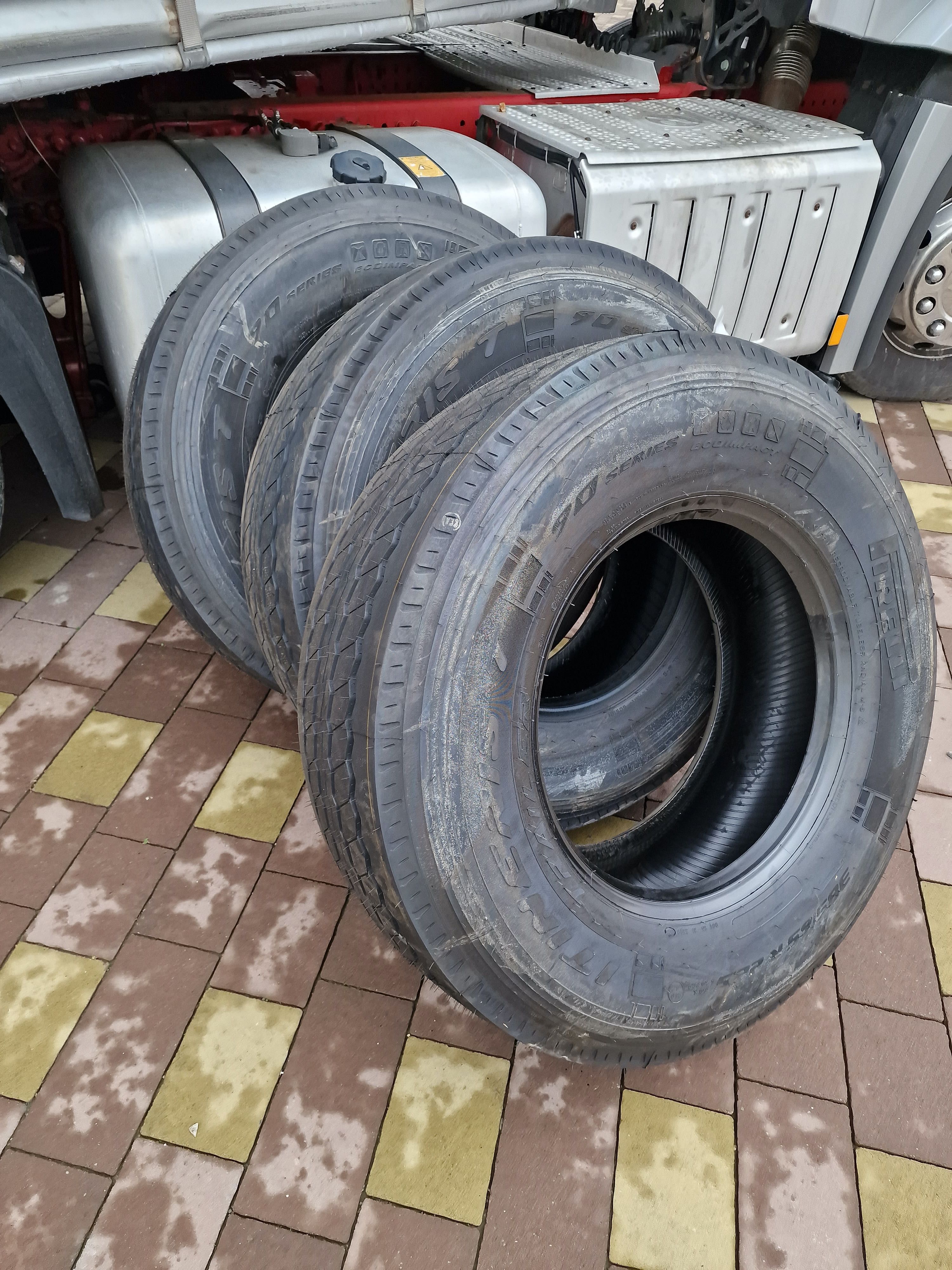 колеса резіна на полуприцеп  385/65/R22.5 нова комплект Pirelli NEU