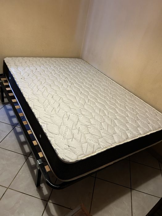 Sommier e colchão de casal