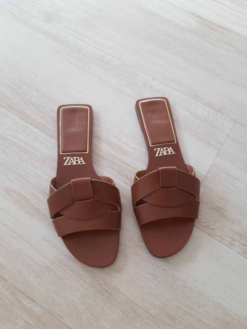 Sandálias castanhas Zara
