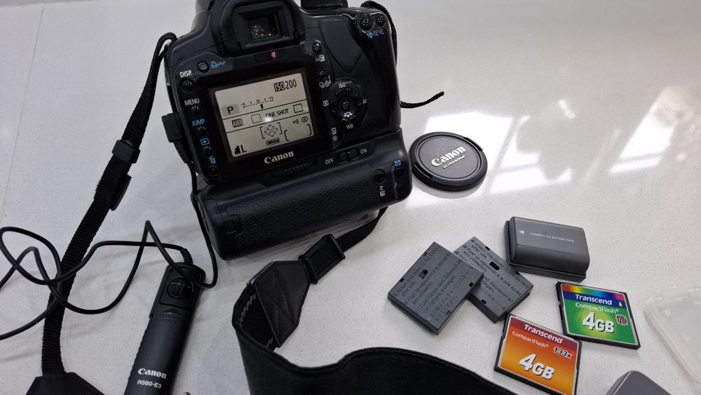 Máquina fotográfica Canon EOS 400D