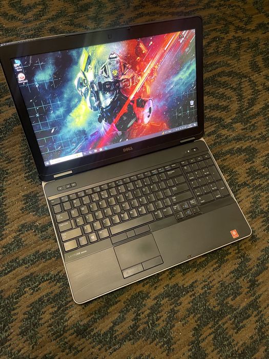 Ігровий ноутбук Dell 15,6 Full-HD 1920-1080 і5-4310м озу 8 ггб SSD