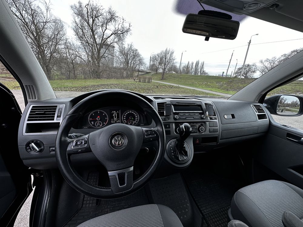 Volkswagen Caravelle 2013 год (бус, минивен)