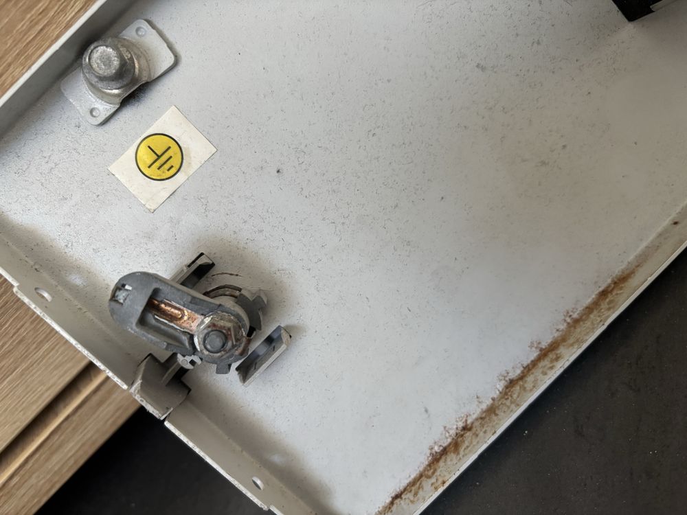 Osłona metalowa Legrand XL3 150mm oraz z przełącznikami LegraND XL3