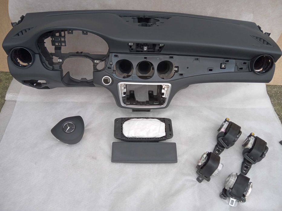 Mercedes CLA W117 deska rozdzielcza, konsola, kokpit airbag pasy