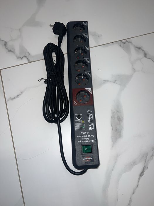 Подовжувачі з захистом від перенапруги. На 8 і 6 розеток.