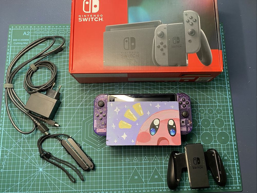 Nintendo Switch V2 - gałki magnetyczne, karta pamieci i fioletowy kolo