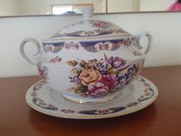 Peça de louça decorativa