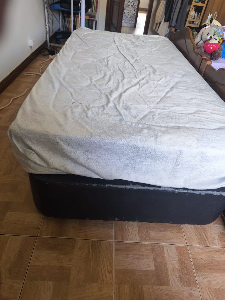 Cama de solteiro com colchão