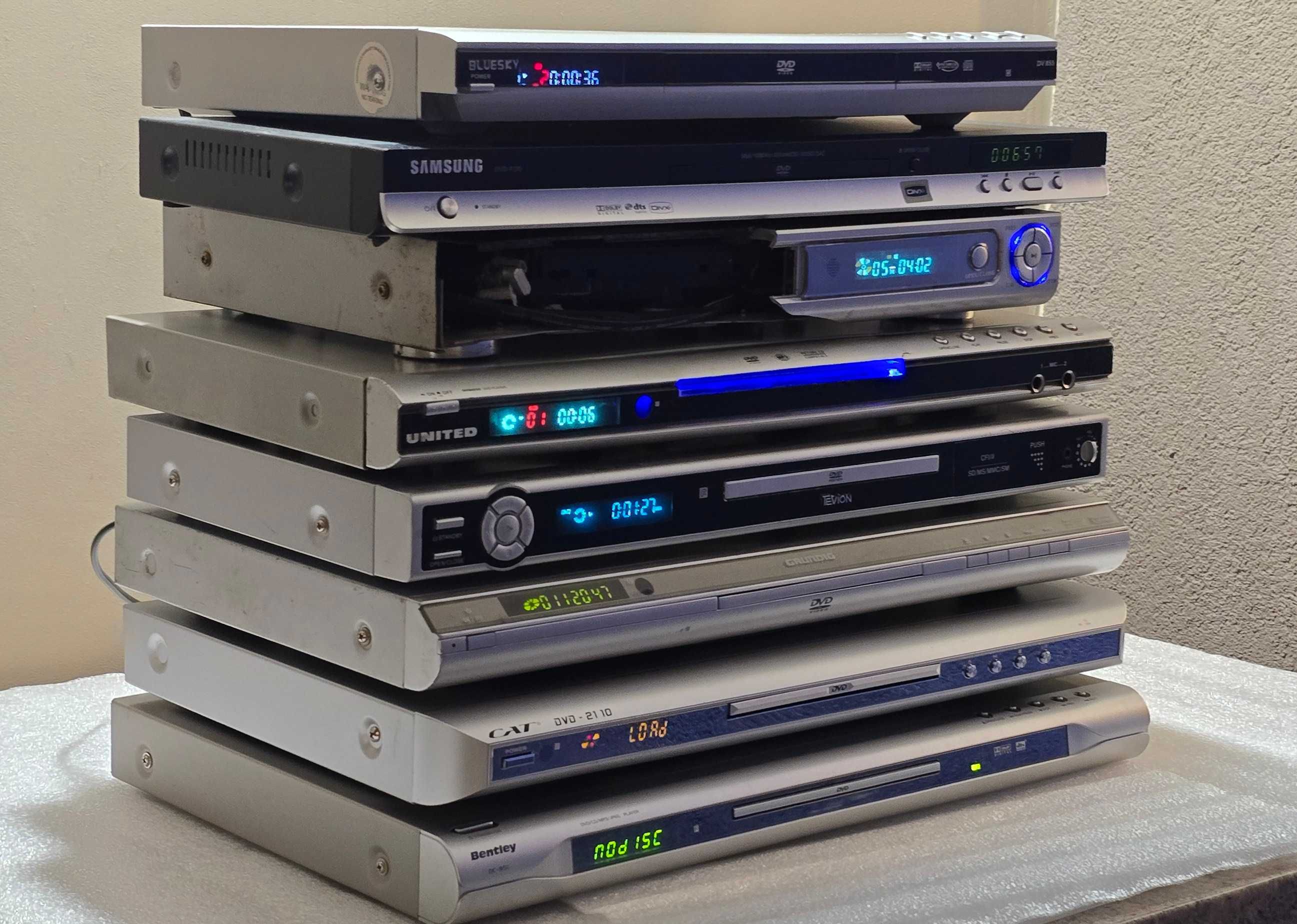 8xDVD Tevion 5000 Bentley DC - 951 Samsung DVDP370 United DVD 6055...