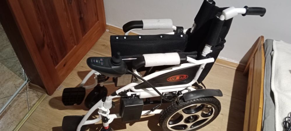 Wózek inwalidzki elektryczny