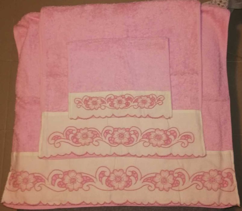 3 Toalhas de bordado de madeira, banho rosa rosa.