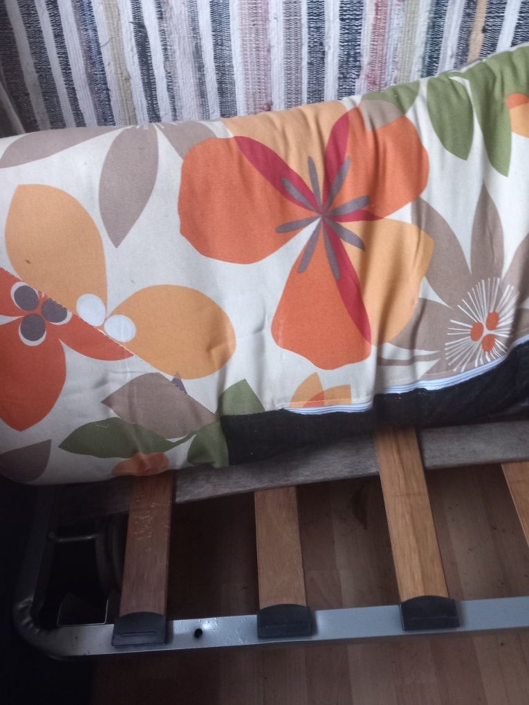 Sofá cama extensivel com rodinhas com as medidas : 1 m 90 /1 m 50