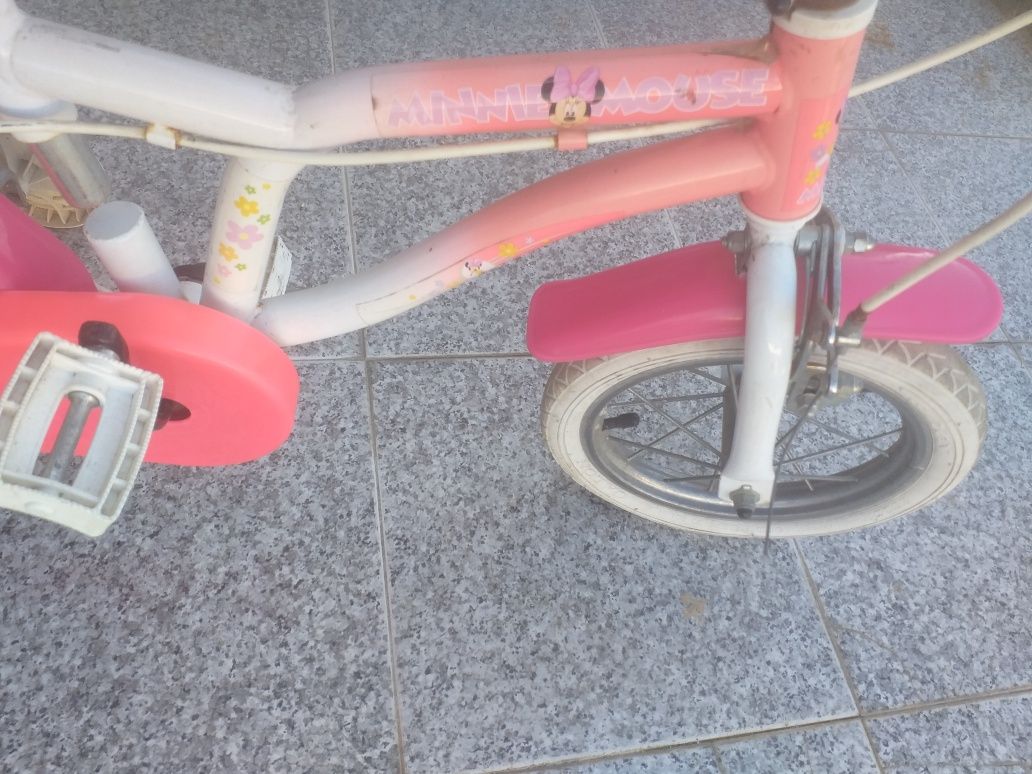 Bicicleta de criança com rodinhas da Minnie house