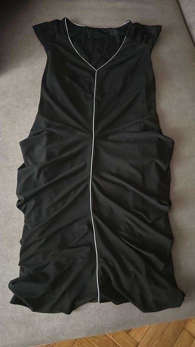 Sukienka elegancka mała czarna