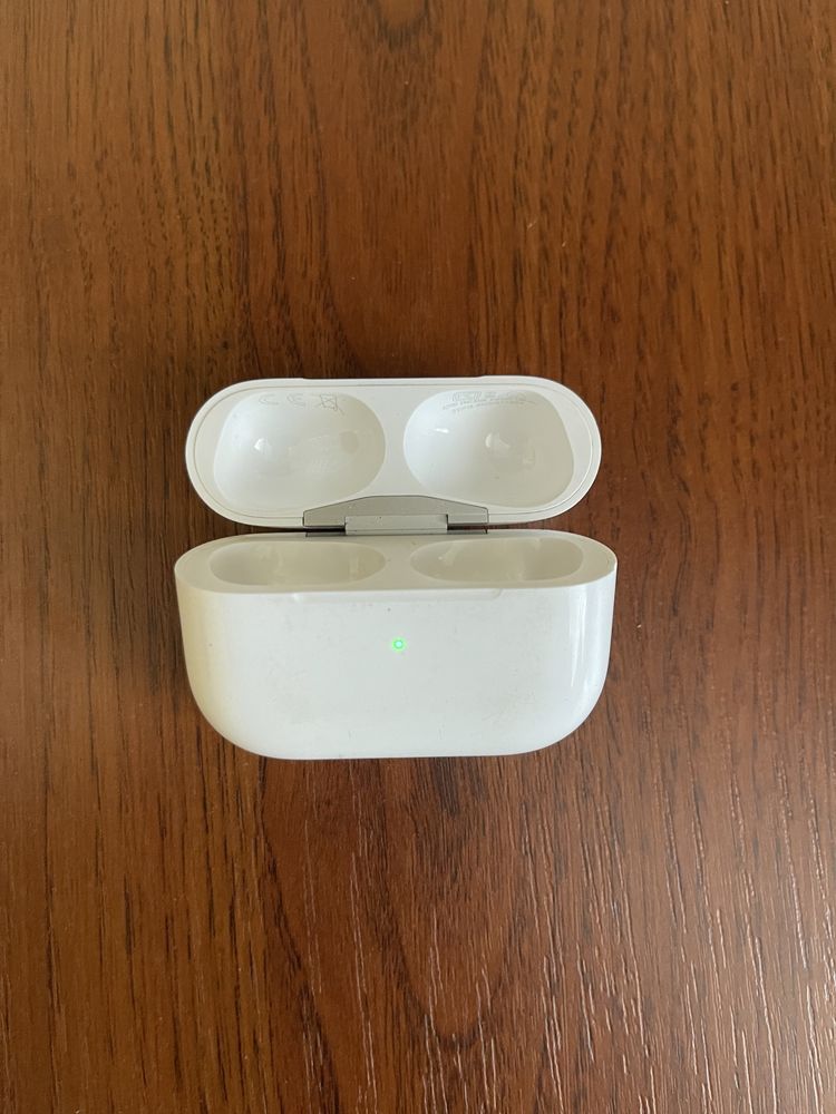 Продам кейс від AirPods Pro