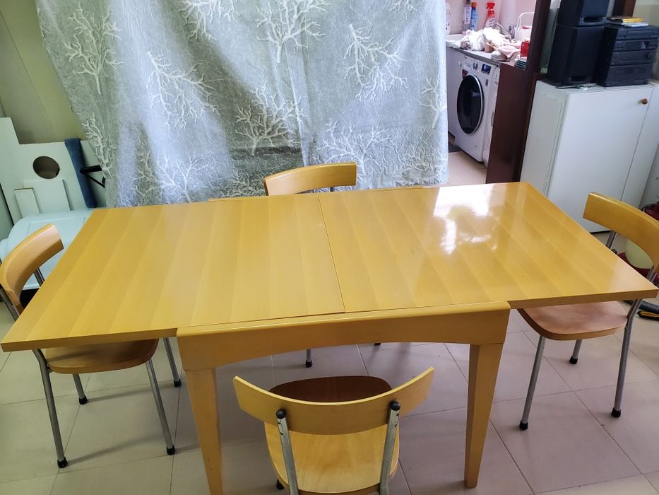 Mesa de cozinha com 4 cadeiras