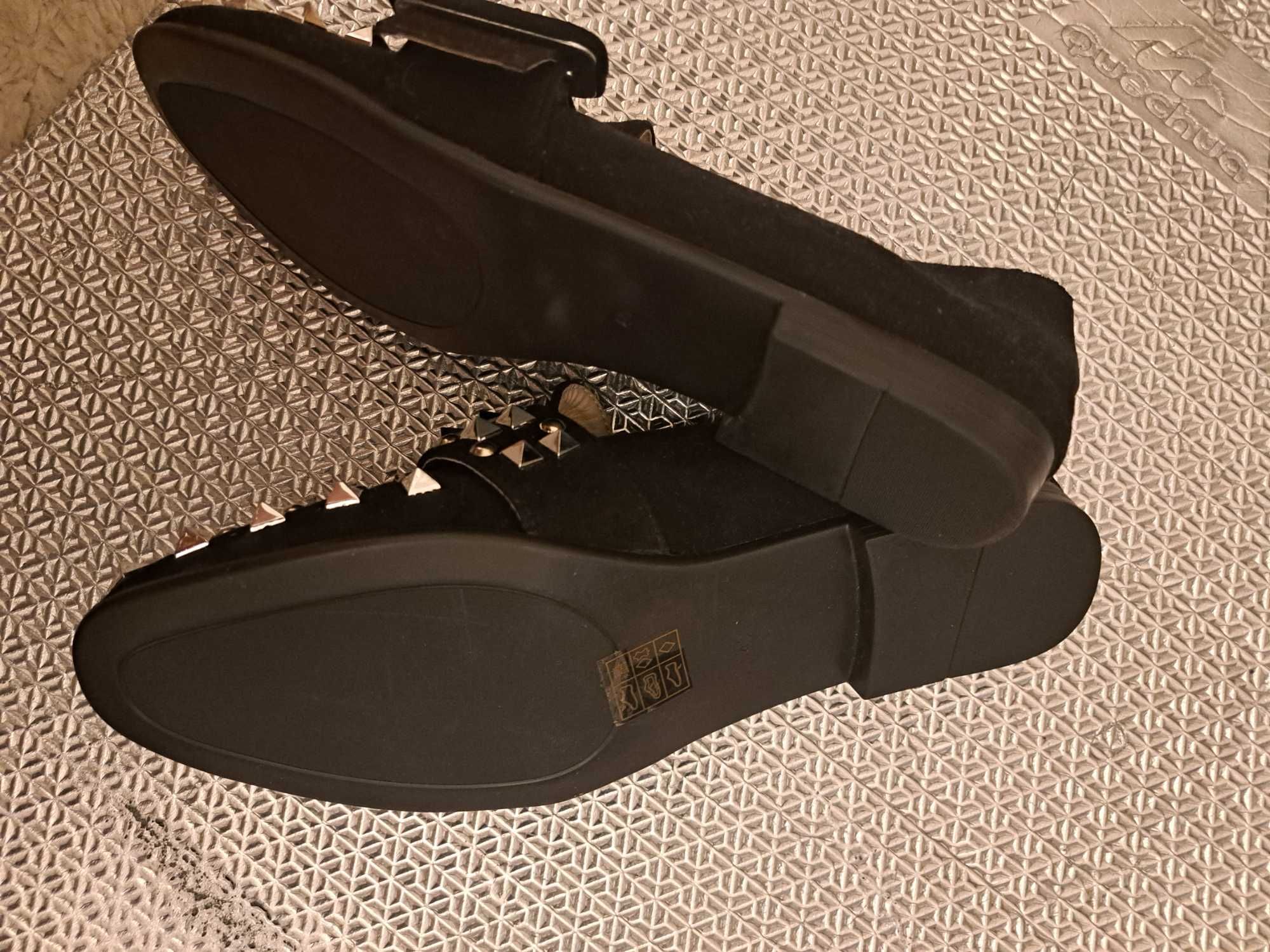 Buty czarne z cwiekami 39