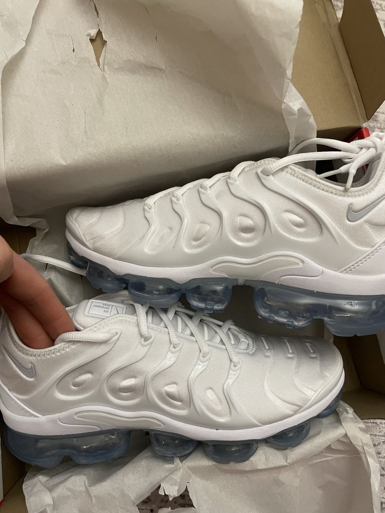 Кроссовки NIKE AIR VAPORMAX PLUS WHITE Nike 924453-100