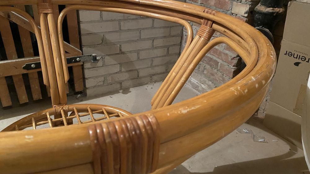 Zestaw mebli rattanowych (duży stół, szafka/stolik, komódka)