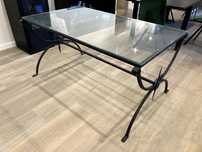 Mesa de vidro em ferro forjado