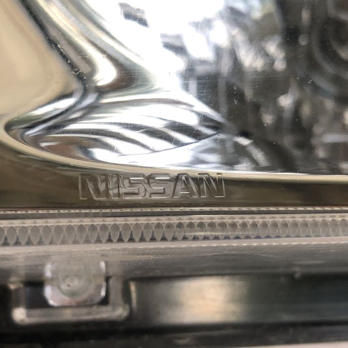 Фара ліва права Nissan Navara D22 koito