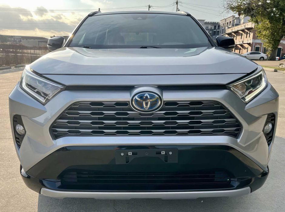 Toyota RAV4      2021