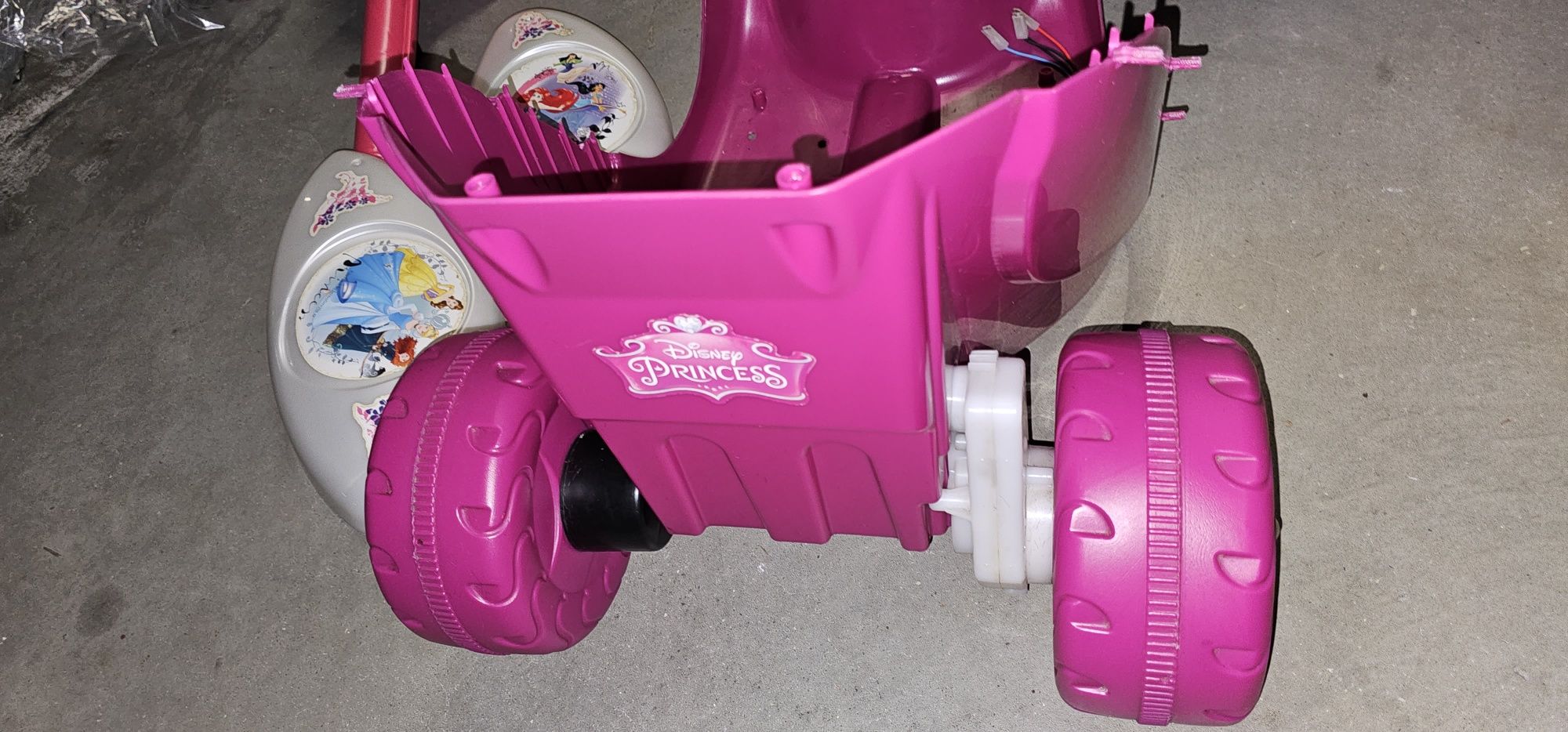 Moto triciclo Princesas Disney usada