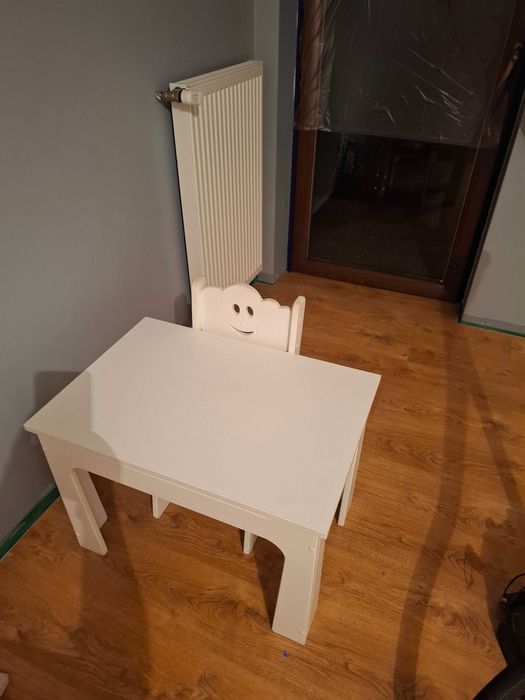 Stolik z krzeselkiem dziecięcy