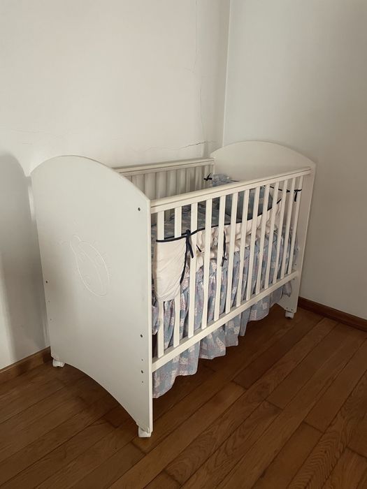 Berço de bebé branco