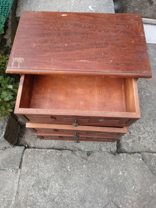 Szafka nocna nocna z szufladami stylowa stolik komoda