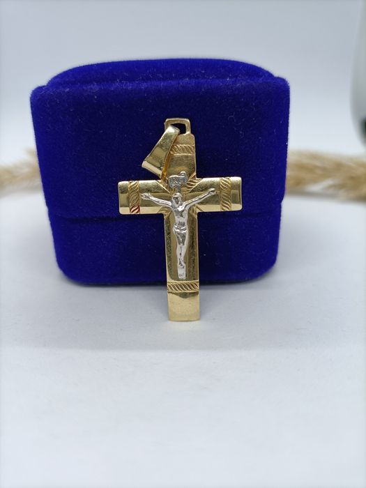 Klasyczny krzyżyk zawieszka ze złota, złoto pr 585