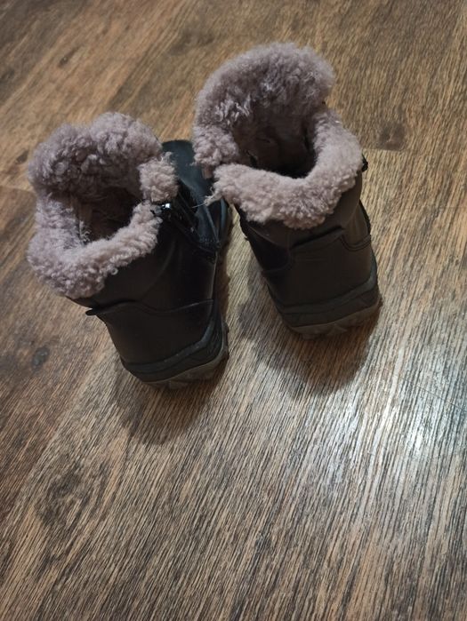 Продам зимние ботинки на мальчика