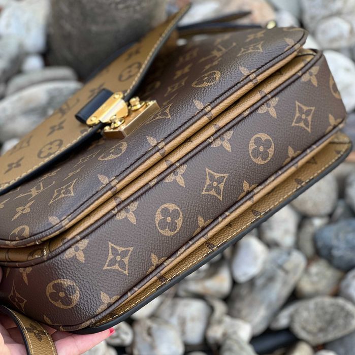 Женская сумка Louis Vuitton Pochette Métis Monogram Reverse