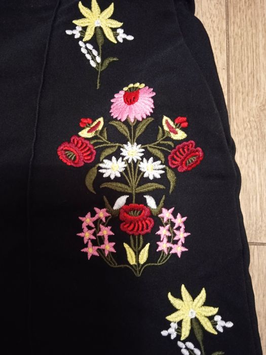 Spodenki Orsay z haftem r. 36